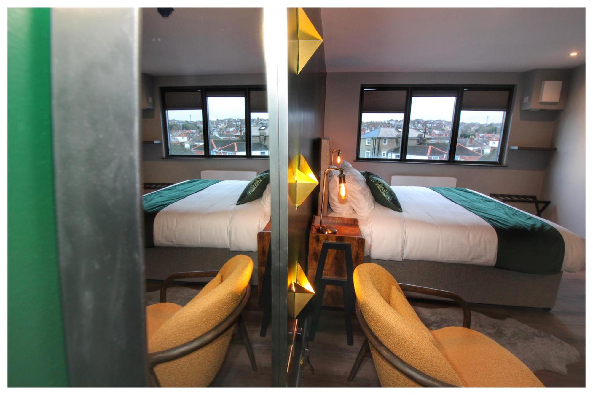 קאוז Pinnacle Suites Hotel מראה חיצוני תמונה