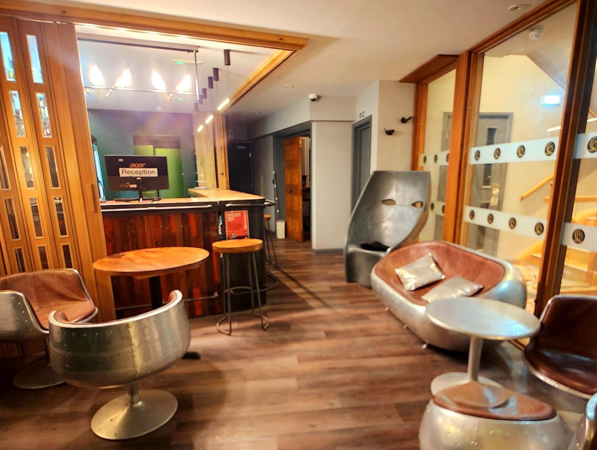 קאוז Pinnacle Suites Hotel מראה חיצוני תמונה