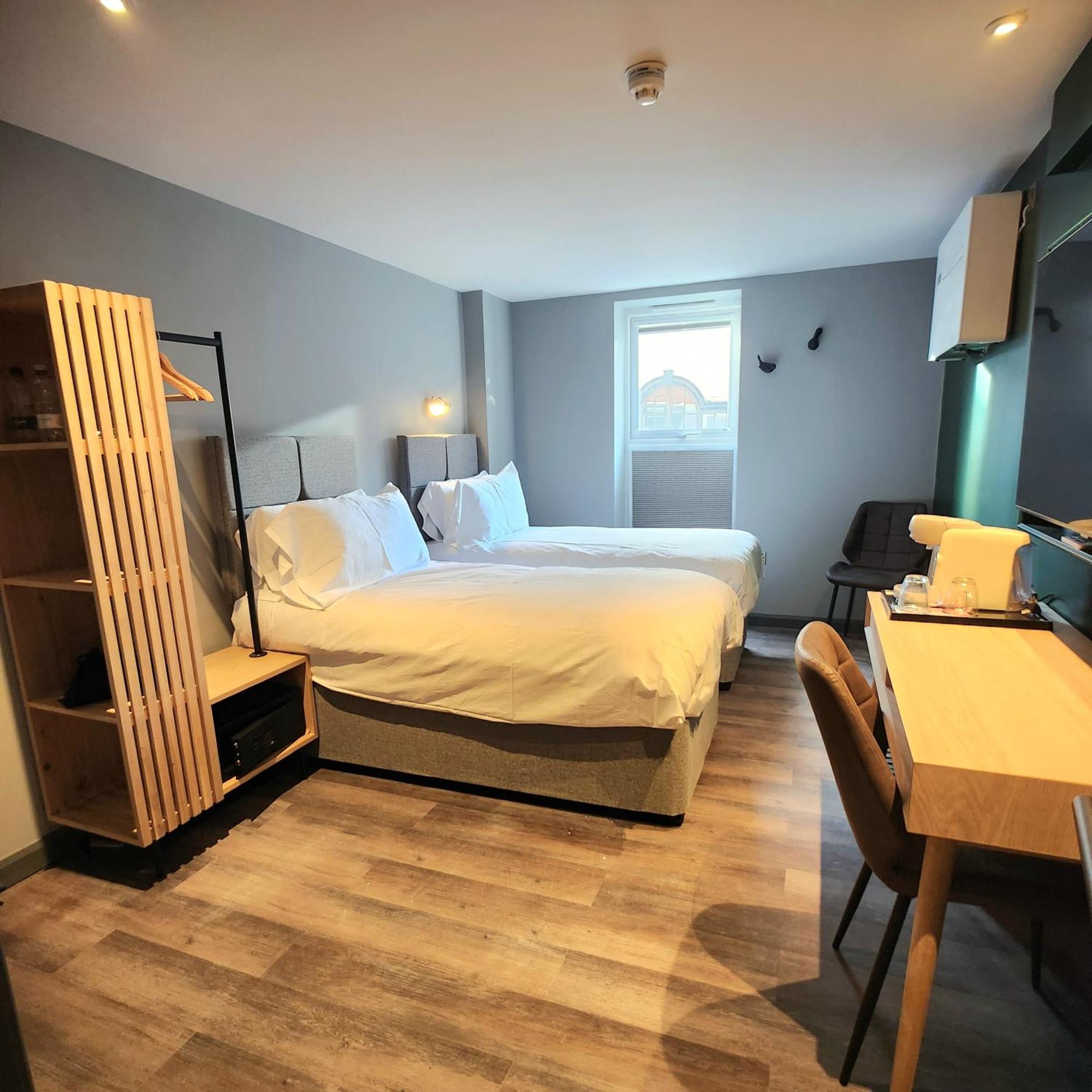 קאוז Pinnacle Suites Hotel מראה חיצוני תמונה