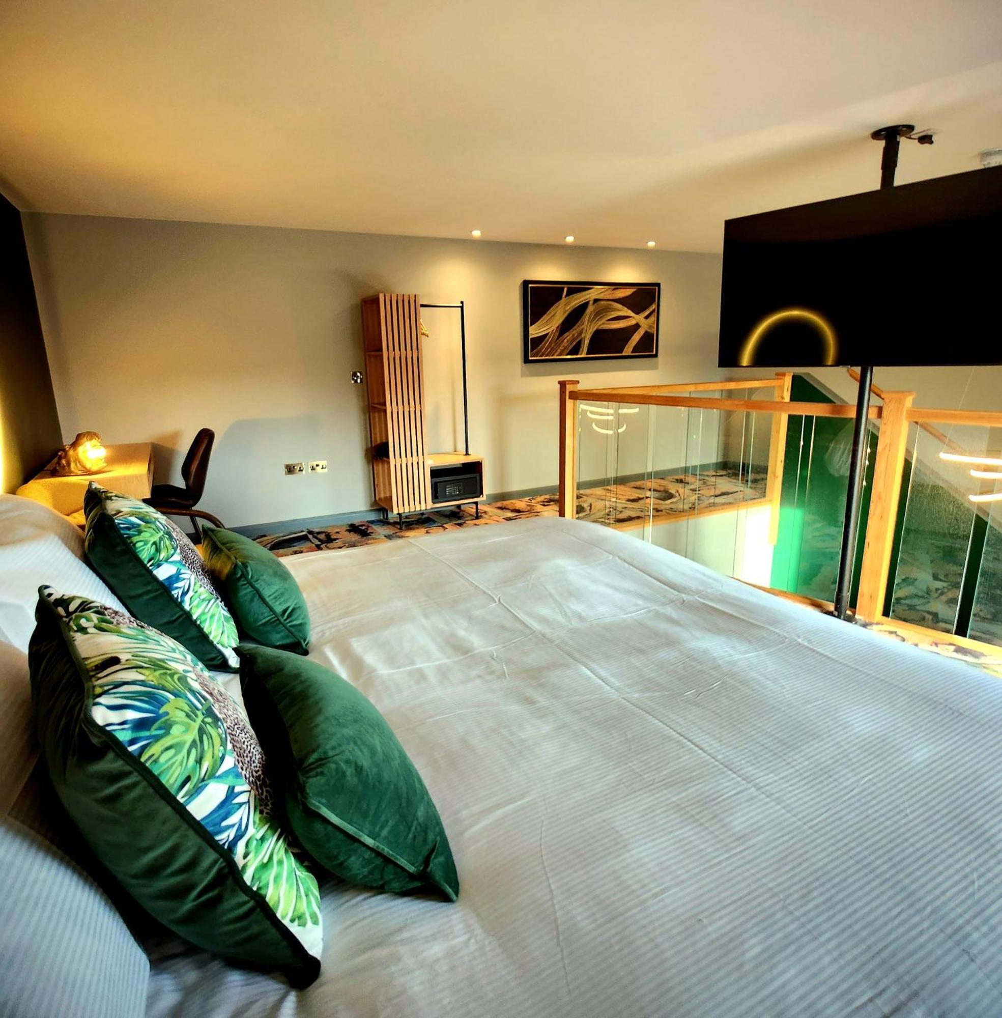 קאוז Pinnacle Suites Hotel מראה חיצוני תמונה