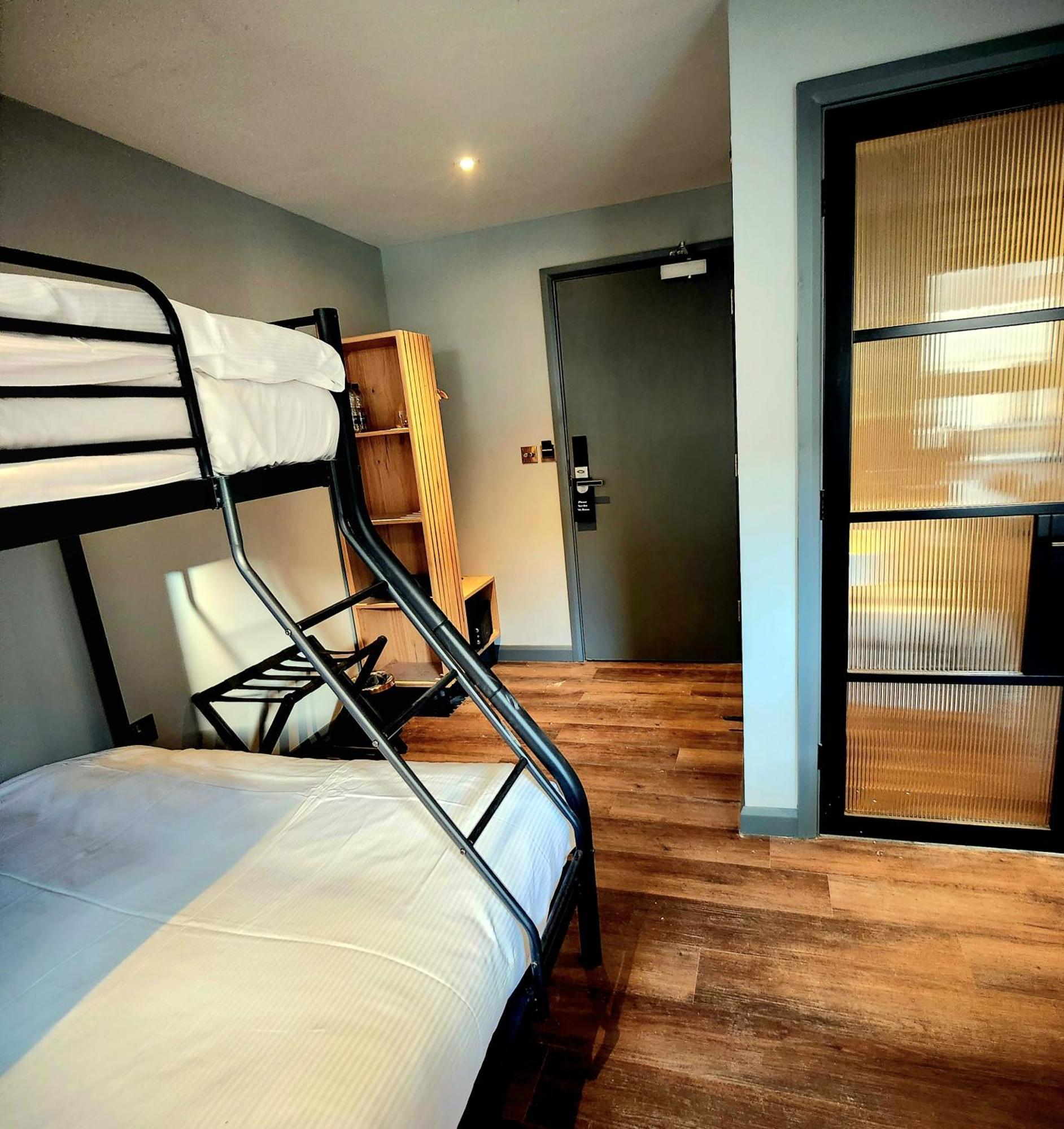 קאוז Pinnacle Suites Hotel מראה חיצוני תמונה