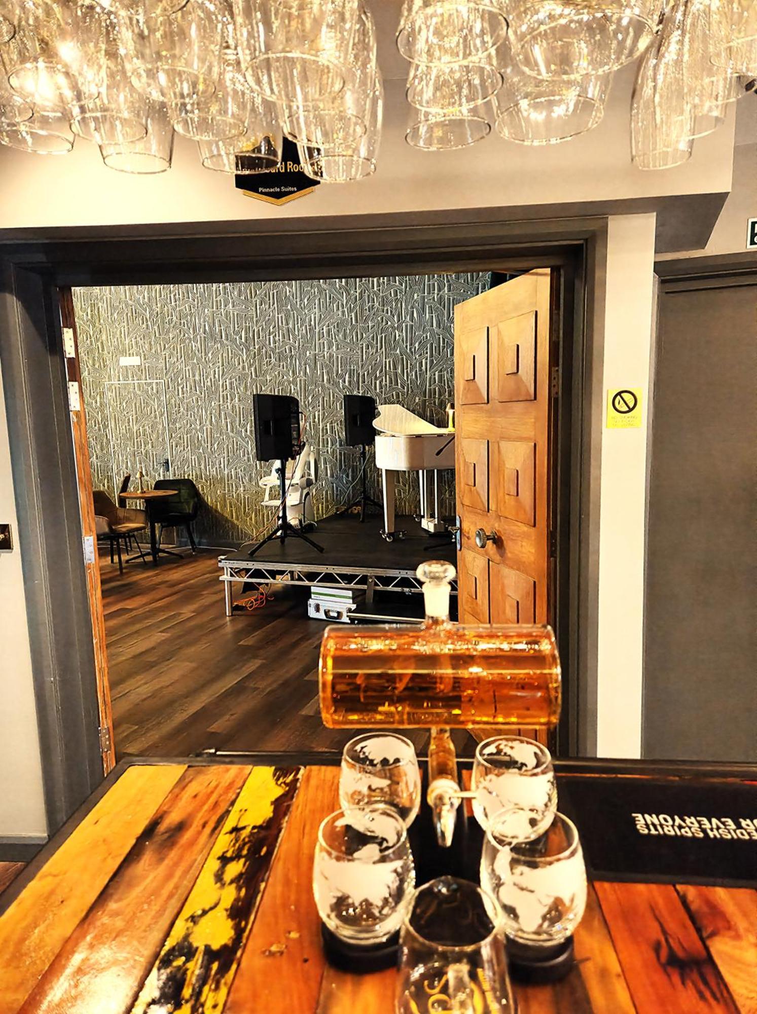 קאוז Pinnacle Suites Hotel מראה חיצוני תמונה